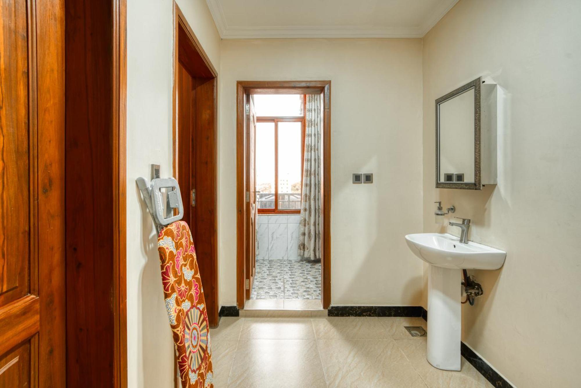 Kibo Palace Apartments Arusha Room photo